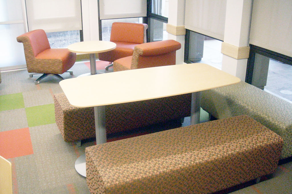 SIZ D103 tables and chairs