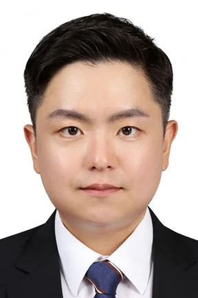 You-il (Chris) Park